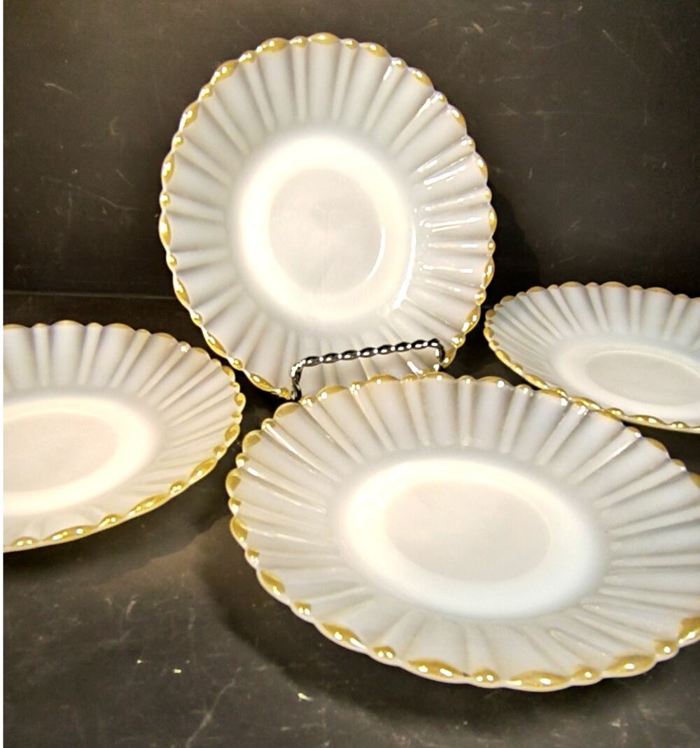 2252. Set 4 Vintage Termocrisa Mexico White Milk Glass Saucers Dessert Plates